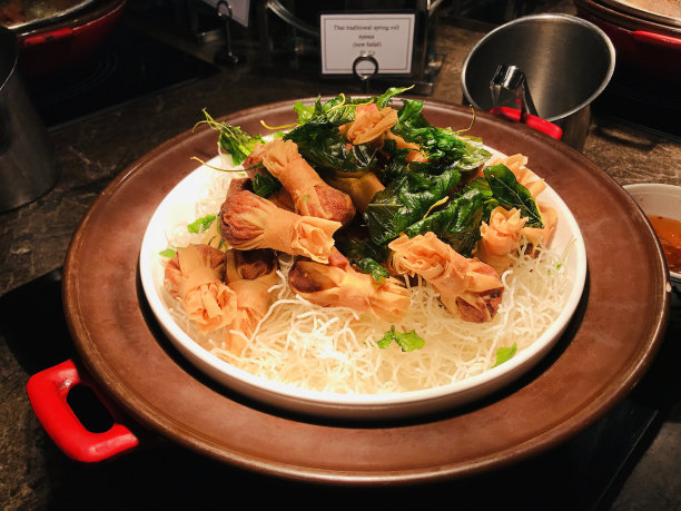 美味的泰国传统春卷。图片下载