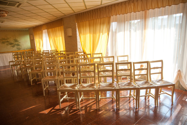 房间里有椅子图片下载