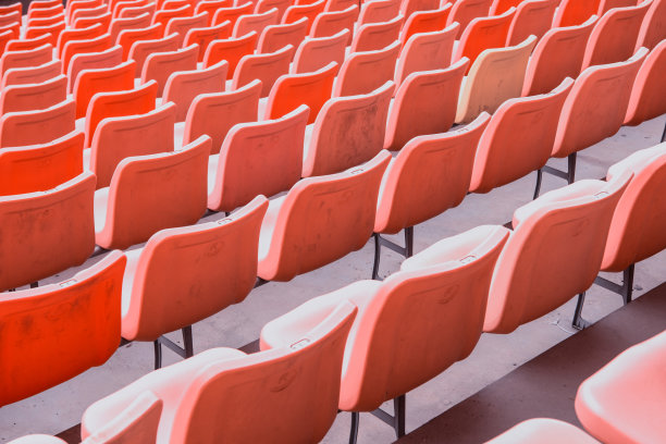 开放式体育馆的塑料环形座椅图片下载