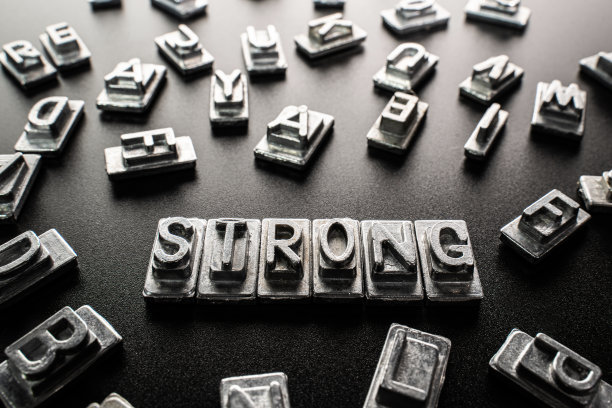 金属字母表示强图片下载