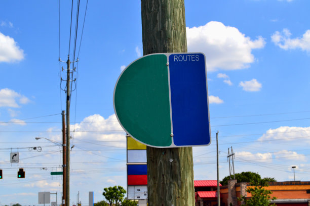 户外的公交站牌素材图片