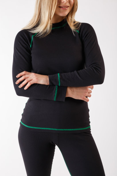 白色背景下穿着保暖内衣的女孩。运动服装。图片下载