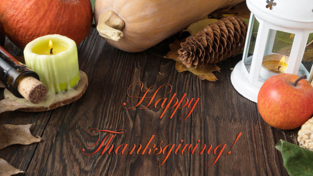 口号感恩节快乐在秋天蔬菜的框架。喜庆的餐桌，拉近了图片下载