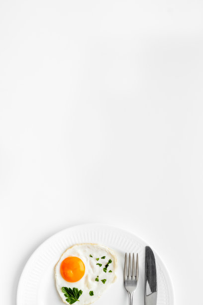 煎蛋盘-从上面的复印空间白色餐桌图片下载