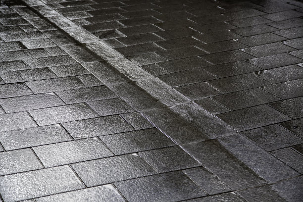 街与雨图片下载