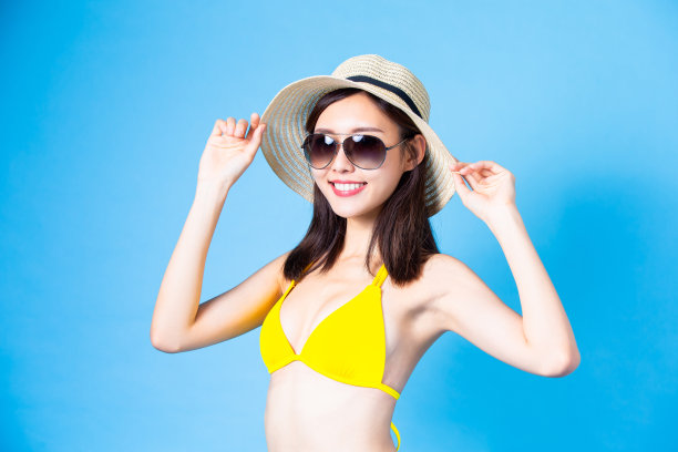 亚洲女人穿比基尼泳装图片下载