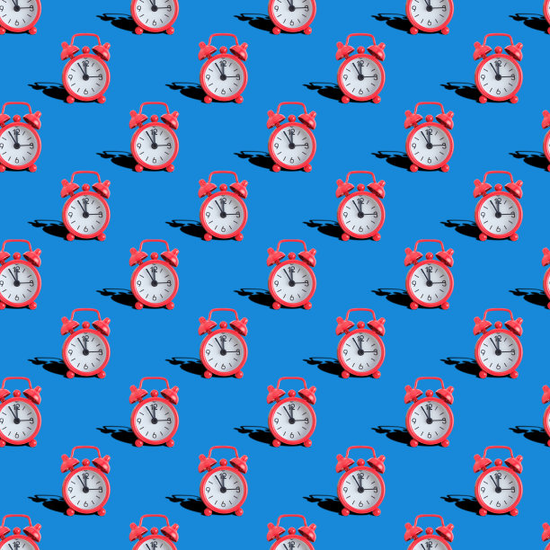 无缝模式的模拟手表上的蓝色背景。图片下载