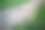 草地上的砾石人行道，有灯泡栅栏图片下载