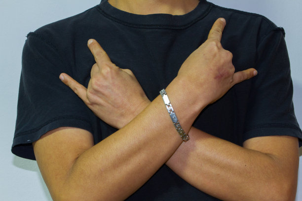 人们用手做手势图片下载