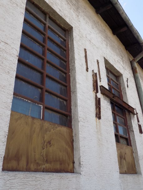 旧仓库的窗户图片下载