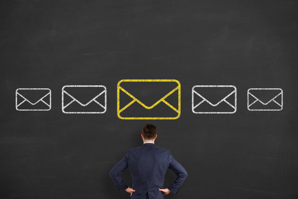 电子邮件营销概念的黑板背景图片下载