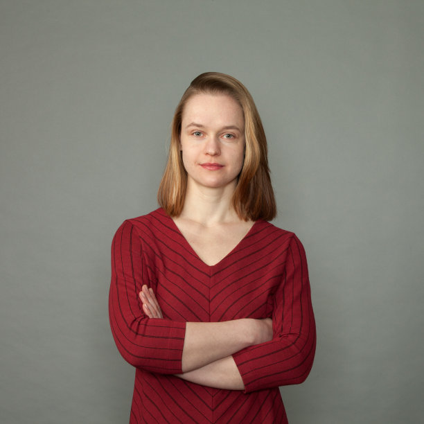 一个33岁的金发女人的特写摄影图片下载