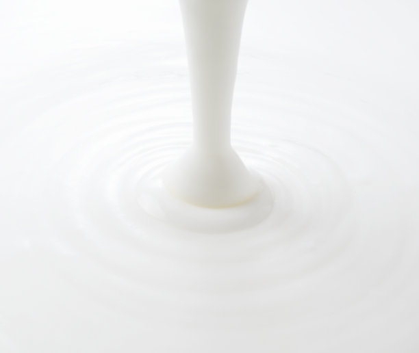 滴酸奶的特写照片图片下载