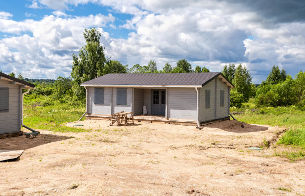 在乡下建造一座新的木屋图片下载
