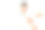 谢谢你,医生。笑容可掬的男医生穿着医疗制服，与女老病人手牵手，面带微笑。侧视图图片下载