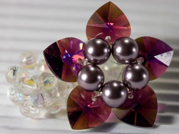 美丽的手工制作工艺稀有宝石图片下载