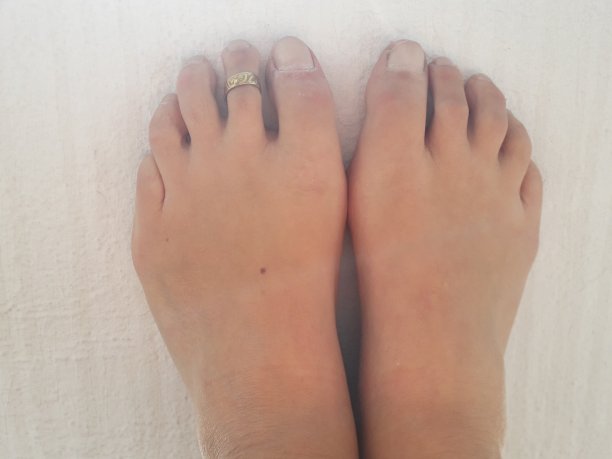 爱的双脚聚在一起图片下载