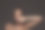 美丽时尚的女人的肖像孤立在黑暗的工作室背景图片下载