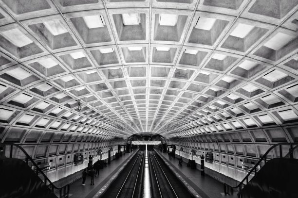 一个地下地铁站图片下载