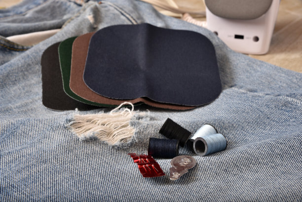 熨烫补丁、线和针图片下载