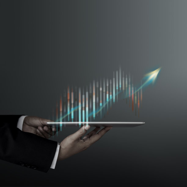 技术，高利润，股票市场，业务增长，战略规划概念。商人展示图形和图表信息的数字平板电脑图片下载