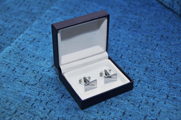 银的衬衫按钮图片下载