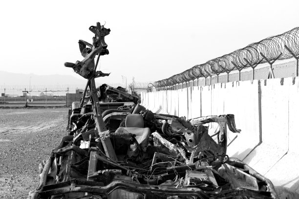 一排被炸毁的车辆(阿富汗)图片下载