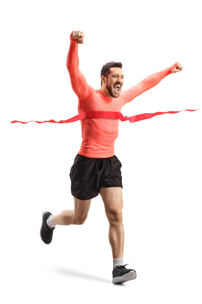 在终点线上赛跑的年轻人图片下载