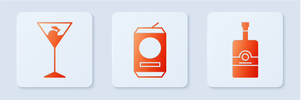 设置啤酒罐马提尼杯和威士忌酒瓶图片下载