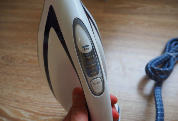 铁在家里炼。图片下载