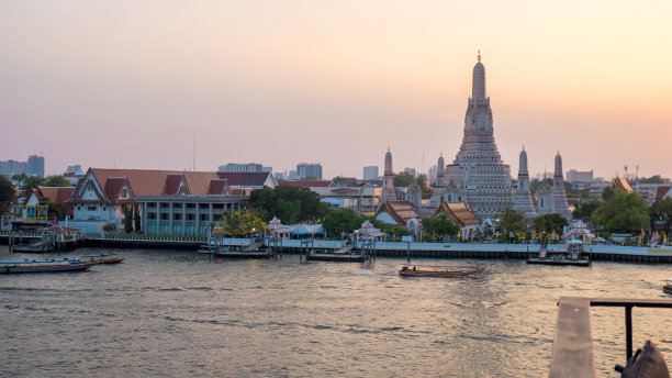 曼谷著名的阿龙寺图片下载