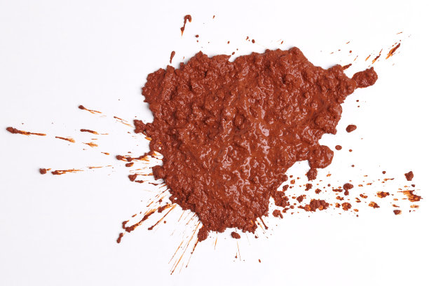 在白色背景上孤立的湿泥浆飞溅。图片下载