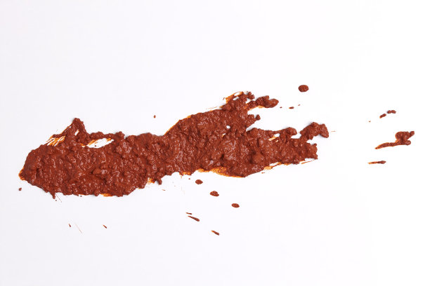 在白色背景上孤立的湿泥浆飞溅。图片下载