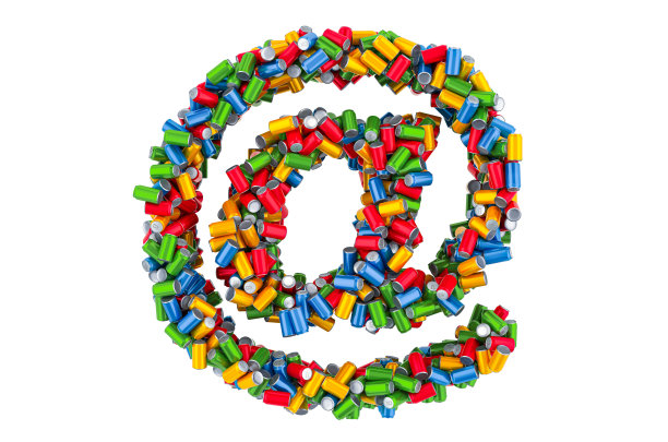 电子邮件，有色金属饮料罐的标志，白色背景上的3D渲染隔离图片下载