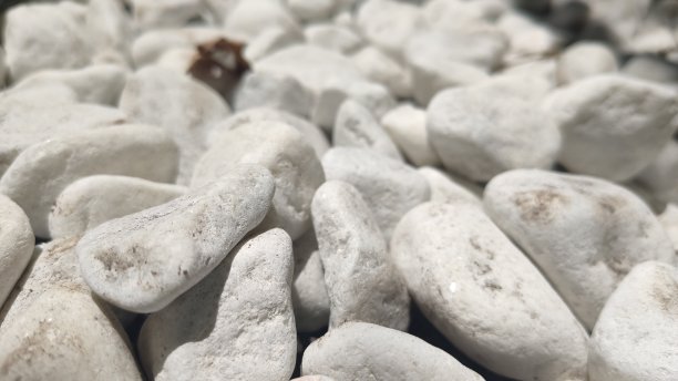 白石靠近了。石头的背景图片下载