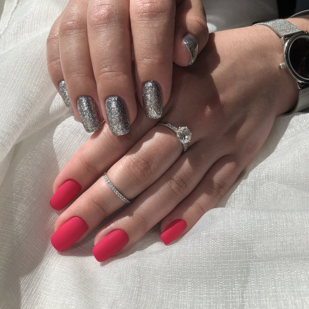 彩色的美甲近距离图片下载