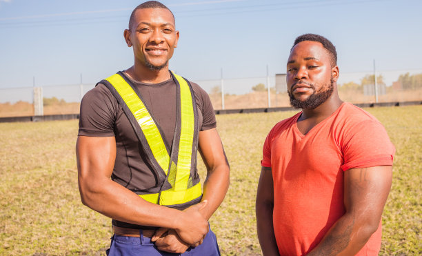 非洲人/赞比亚人的集体肖像在相机和展示健身库存照片微笑图片下载