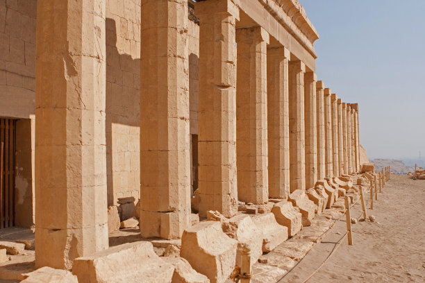 哈特谢普苏特女王的神庙，在埃及的岩石中的神庙的视图照片图片下载