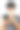 印度小男孩使用手机和戴口罩抗击新冠肺炎的肖像图片下载