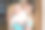 母亲给小女儿剪脚趾甲。妈妈和宝宝花时间在一起图片下载