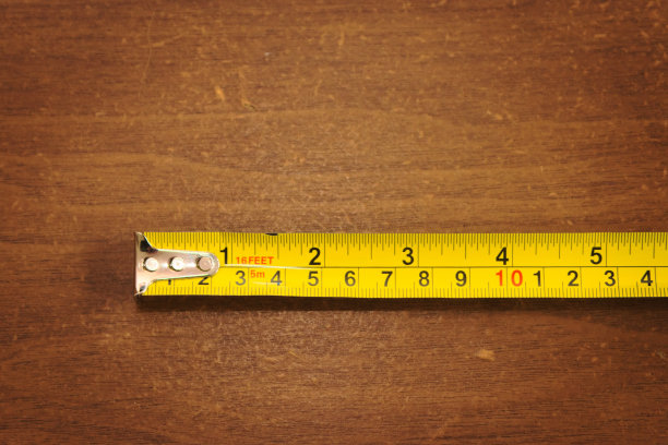 黄色金属卷尺。宏关闭。图片下载