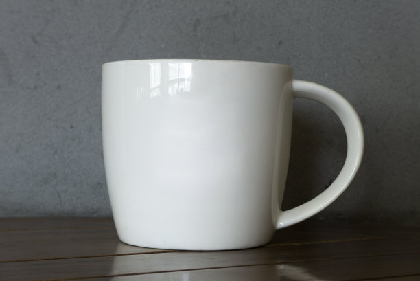 白色的杯子图片下载