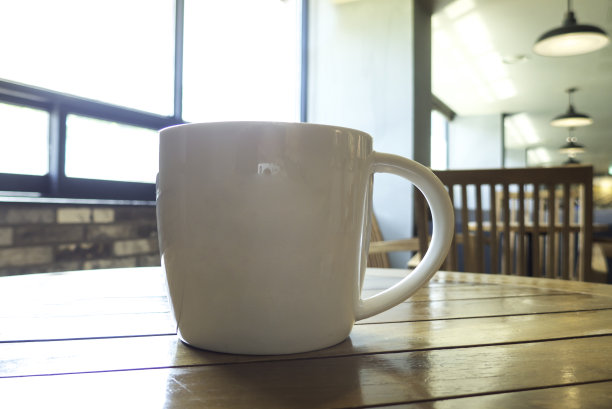 白色的杯子图片下载