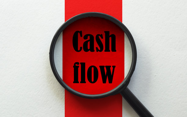 白色和红色背景上的现金流图片下载