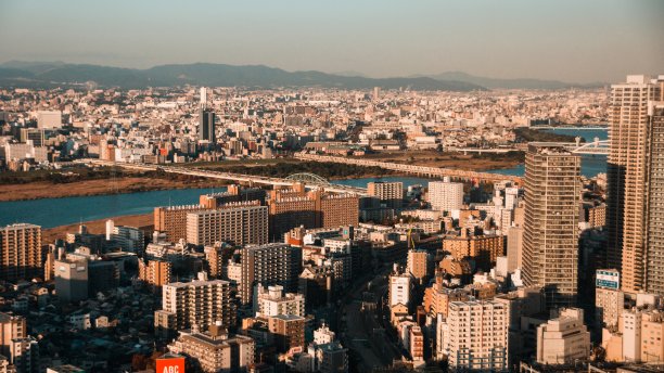 大阪观测大楼的日落景色图片下载