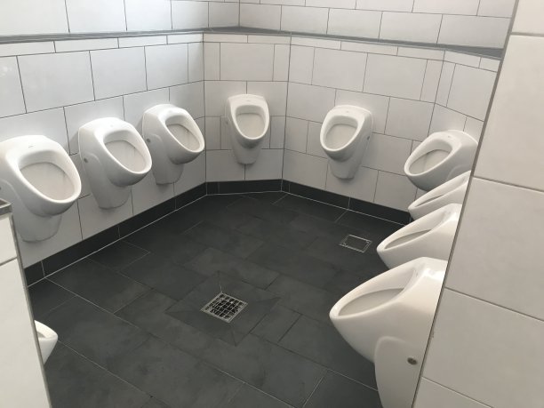 男用小便池的左边图片下载