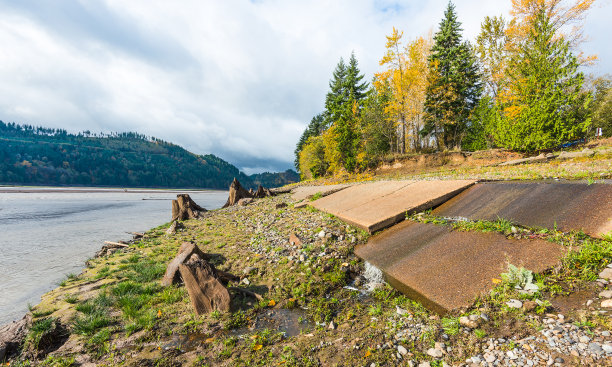 落基角露营地秋天的风景。图片下载
