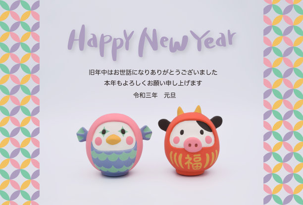新年卡片的泥塑传统日本汉字“阿马别”和“装扮成牛的达摩”。图片下载