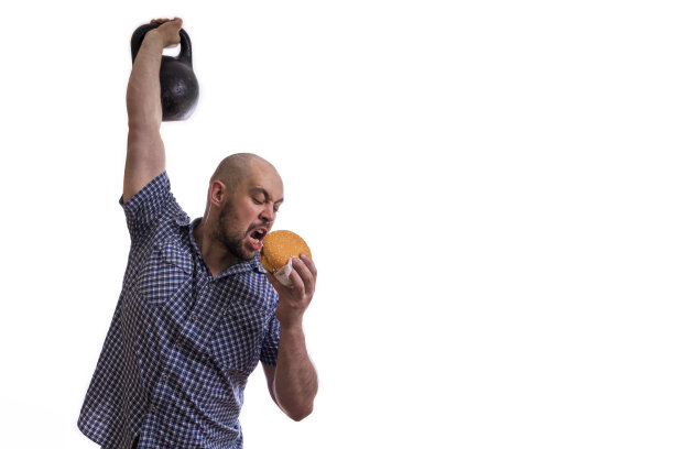 一个留着胡子的胖子，手里拿着汉堡，手里拿着重物。图片下载