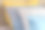 特写的黄色和浅蓝色枕头排成一排放在床上，现代复古的装饰为家，柔和的浅色色彩鲜艳鲜艳图片下载